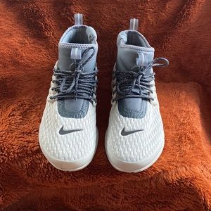 NIKE AIR PRESTO MID UTILITY PREMIUM LIGHT BONE/GREY